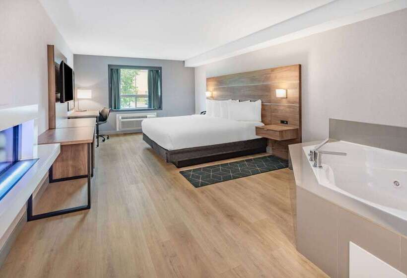 בית מלון כפרי Super 8 By Wyndham Cornwall On