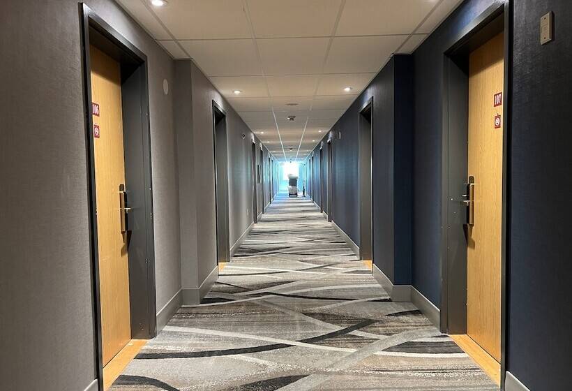 בית מלון כפרי Super 8 By Wyndham Cornwall On