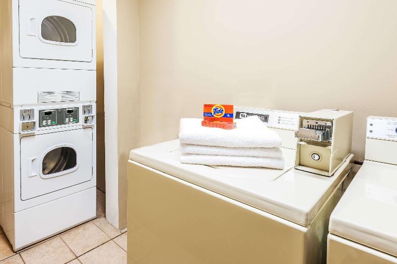 فندق Super 8 By Wyndham Edmonton South