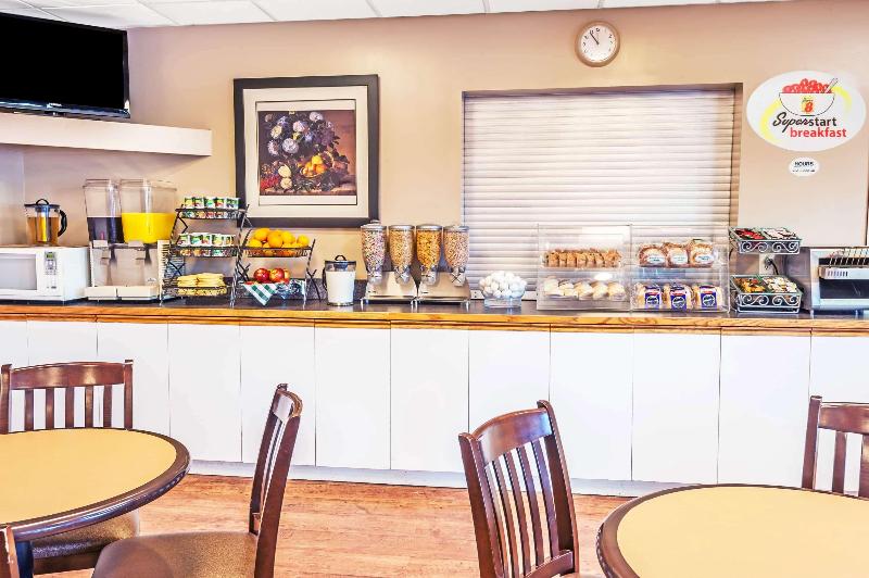 فندق Super 8 By Wyndham Edmonton South