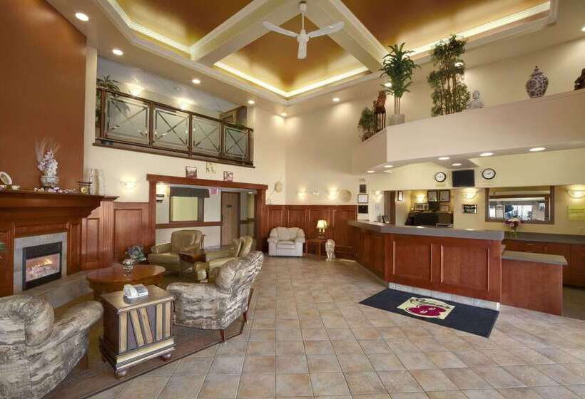 בית מלון כפרי Super 8 By Wyndham Fort St. John Bc