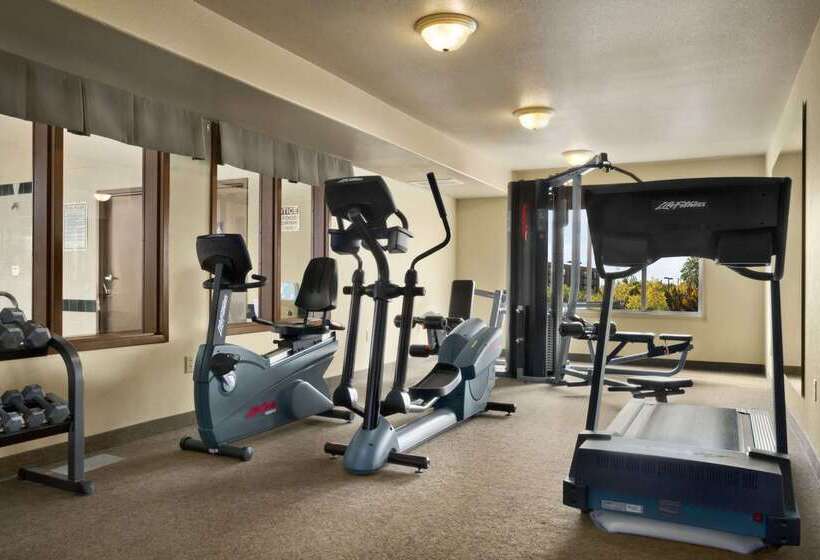 בית מלון כפרי Super 8 By Wyndham Fort St. John Bc