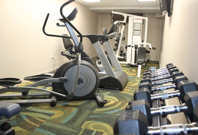 בית מלון כפרי Travelodge By Wyndham Fort Mcmurray