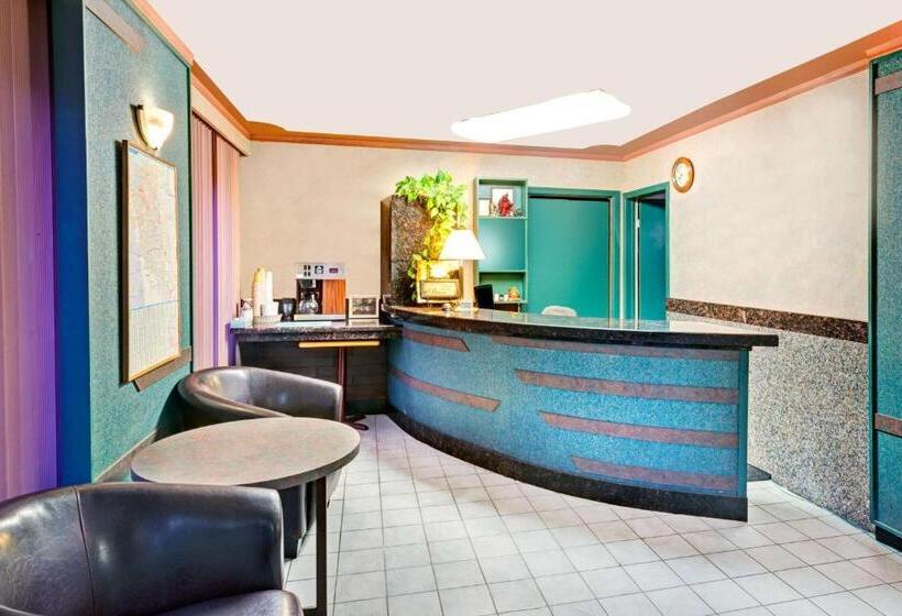 هتل Weber Inn Kitchener