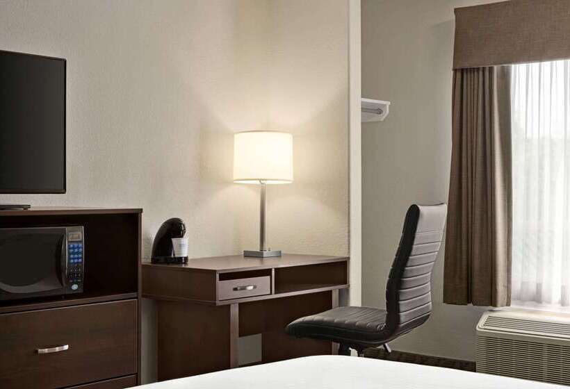 فندق على الطريق Super 8 By Wyndham Calgary Shawnessy Area