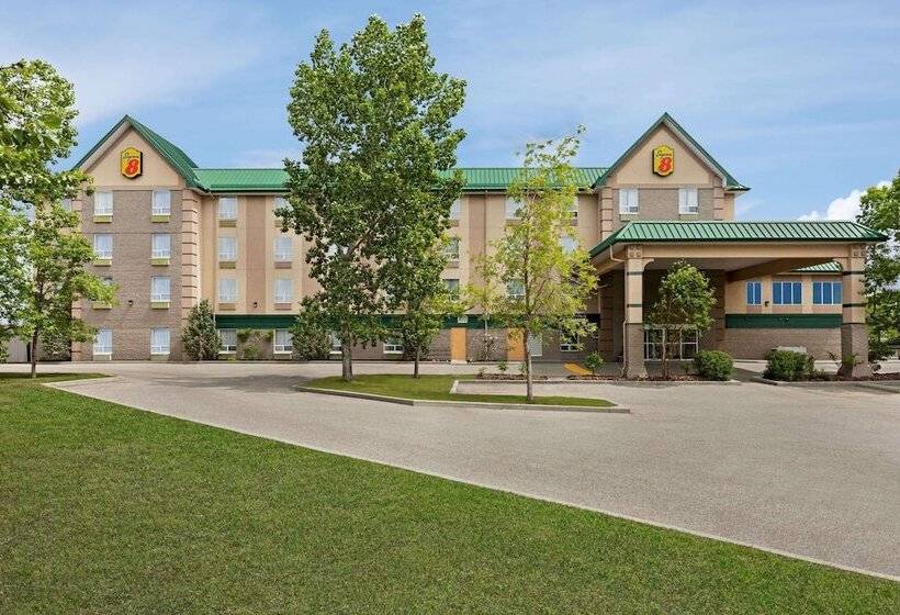 فندق على الطريق Super 8 By Wyndham Calgary Shawnessy Area
