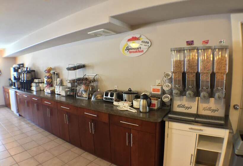 فندق على الطريق Super 8 By Wyndham Fort Frances