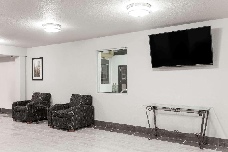 מוטל Super 8 By Wyndham Grande Prairie