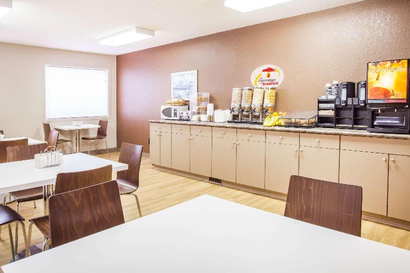 فندق على الطريق Super 8 By Wyndham Meadow Lake