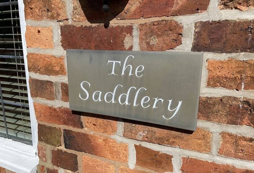 تختخواب و صبحانه Hunt House Quarters