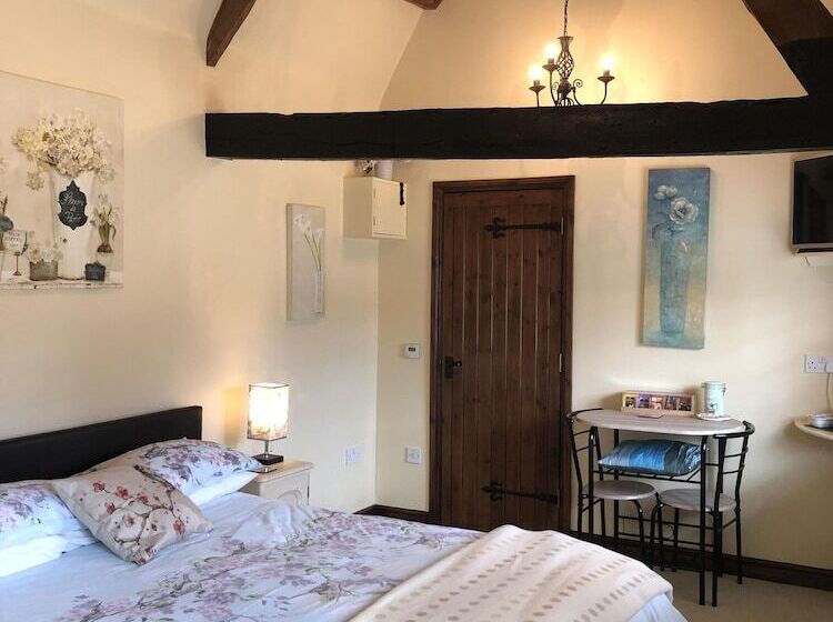 تختخواب و صبحانه Hunt House Quarters