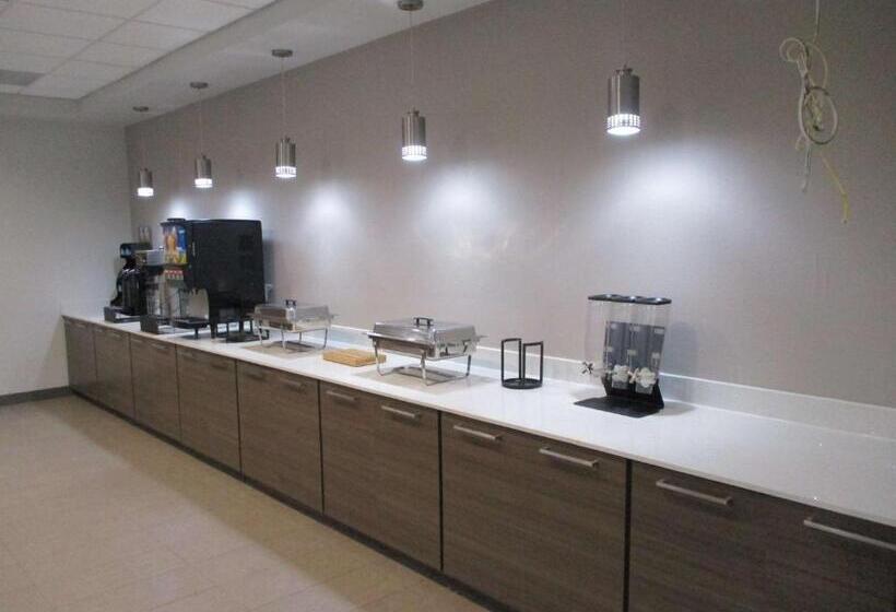 בית מלון כפרי Best Western Plus Chickasha Inn