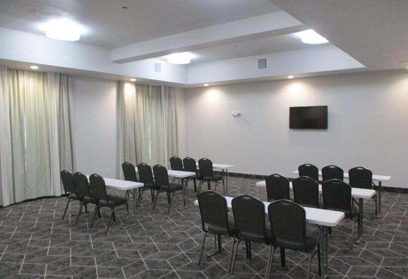 בית מלון כפרי Best Western Plus Chickasha Inn