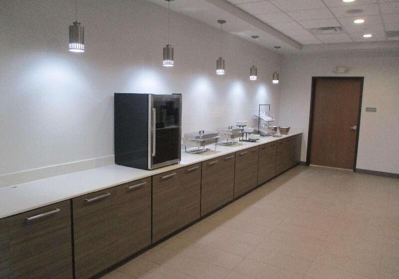 בית מלון כפרי Best Western Plus Chickasha Inn