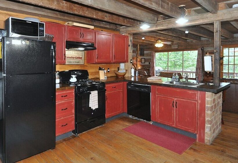 Pondview Cabin   Log Cabin Retreat