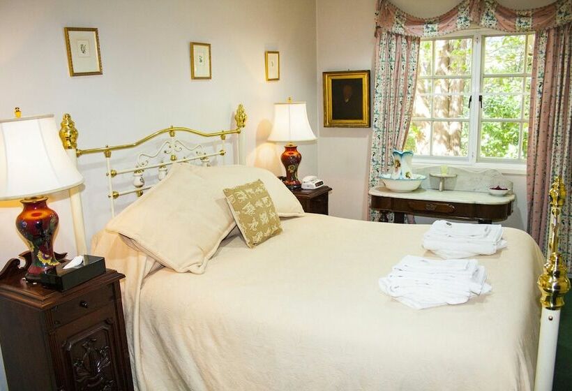 Bygone Beautys Cottages  Bronte Cottage