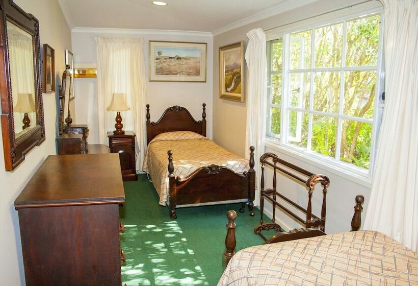 Bygone Beautys Cottages  Bronte Cottage