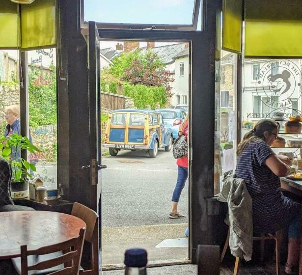 ベッドアンドブレックファースト The Bear Bread Bakery, Boutique En Suite Rooms With Breakfast In The Bakery, In The Heart Of Colyton