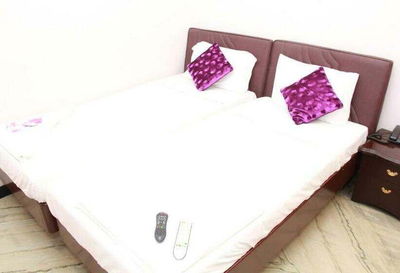 مبيت وإفطار Vaani Villa By Royal Stay