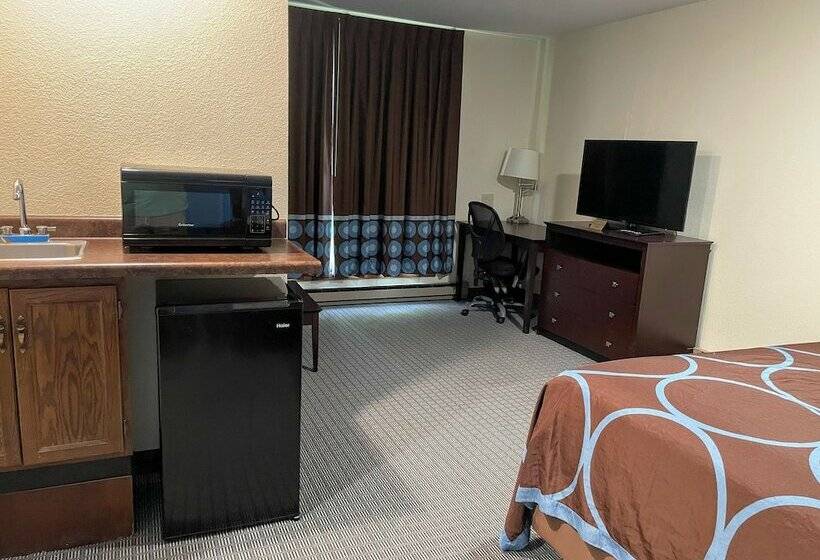 هتل Amerivu Inn & Suites