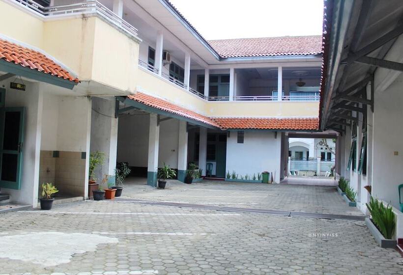 هتل Rajawali Mitra Reddoorz