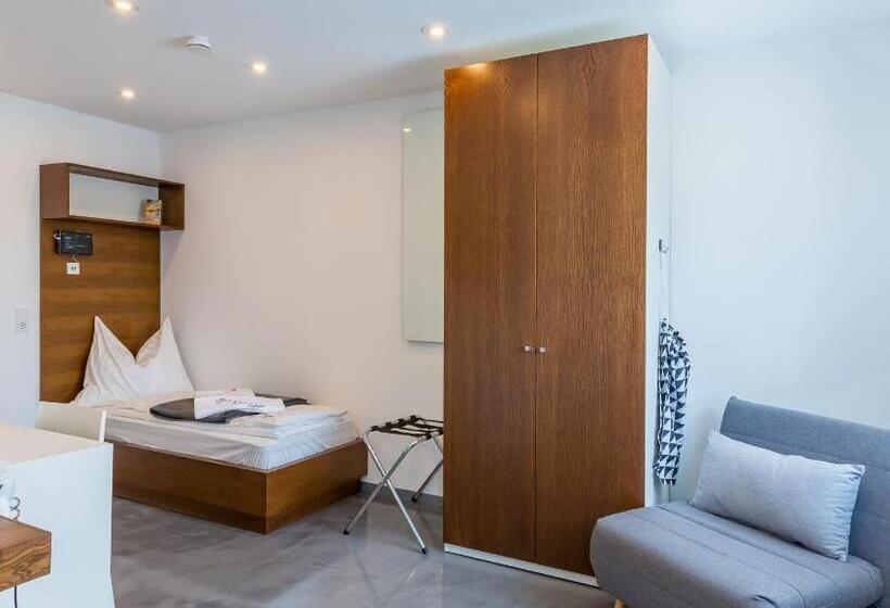 Zum Kleinen Italiener   Ristorante Pizzeria Pension