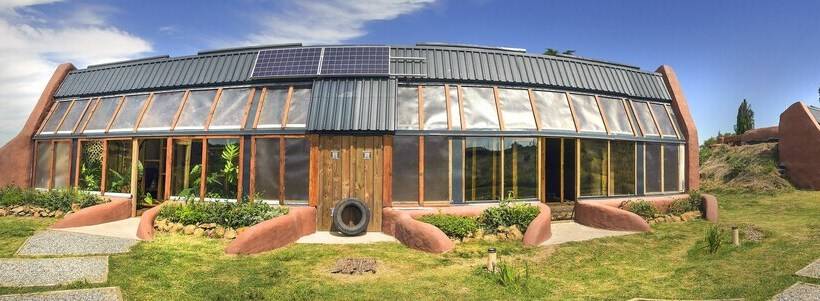 هتل Caliu Earthship Ecolodge