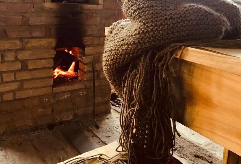 هتل Caliu Earthship Ecolodge