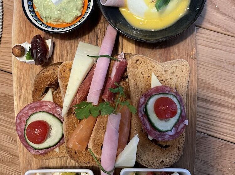 פנסיון Olive & Ivy Guest House