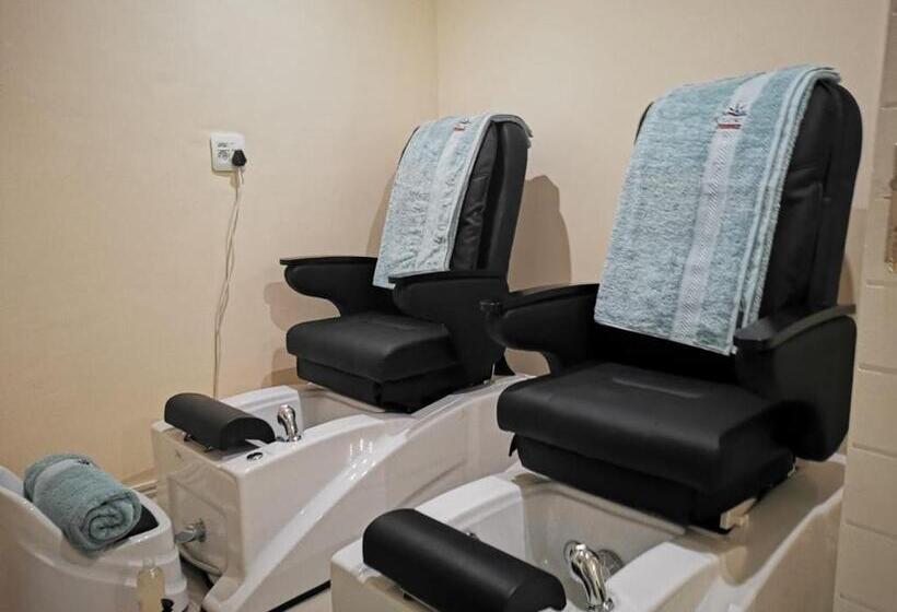 פנסיון Royal Hills Lodge And Spa