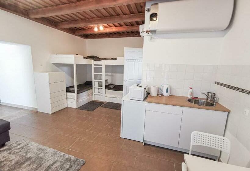 הוסטל Greenfield Apartman