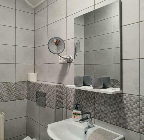 مبيت وإفطار Monostor Panzió