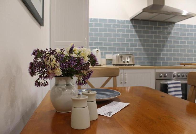 تختخواب و صبحانه Victoria Cottage