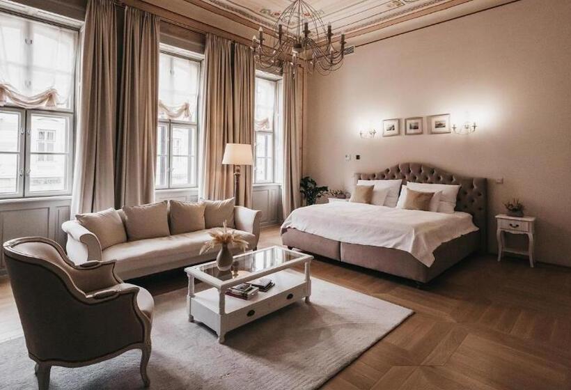 ベッドアンドブレックファースト Room42   Suites & Apartments