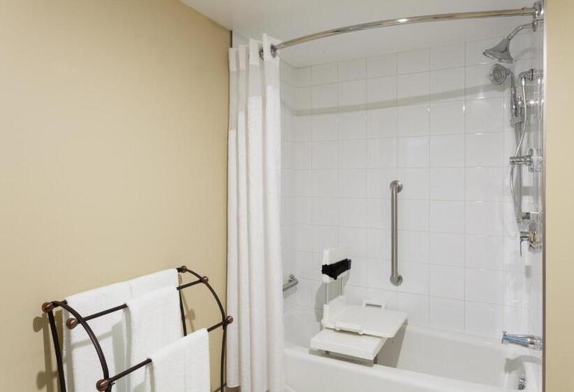 Holiday Inn Express Hotel & Suites Uptown Fredericton, An Ihg