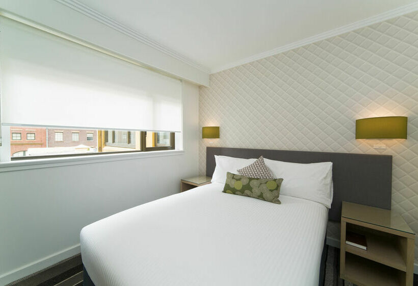 هتل Metro On Pitt