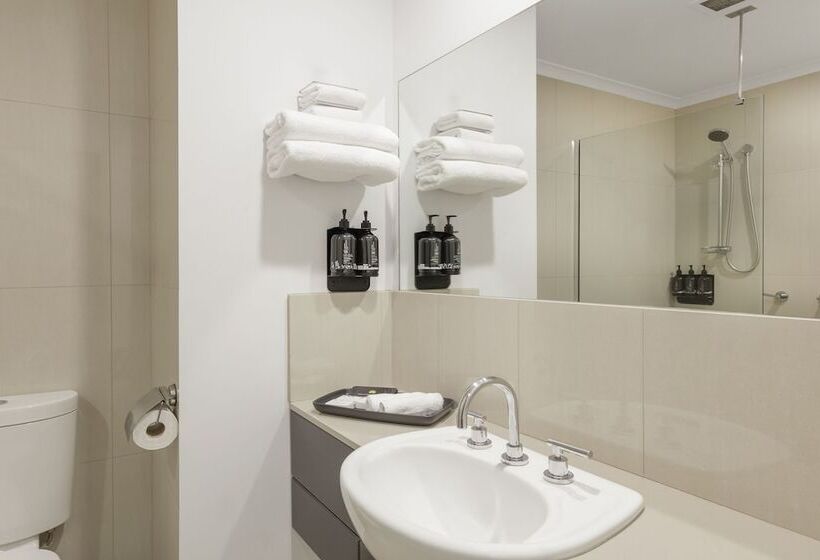 هتل Ramada Encore Belconnen