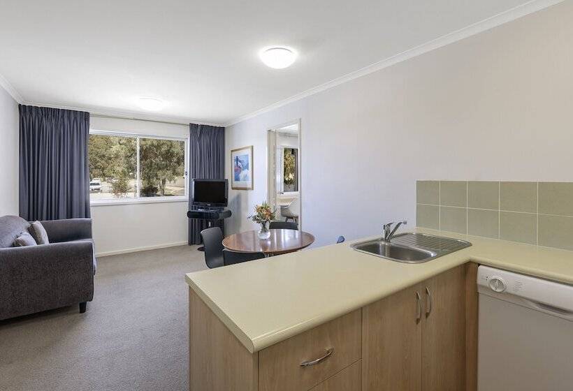 هتل Ramada Encore Belconnen