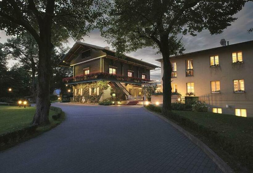 هتل Romantik  Bayrisches Haus Potsdam