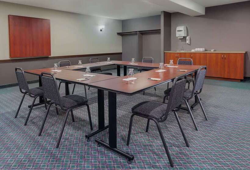 فندق Super 8 By Wyndham Caraquet
