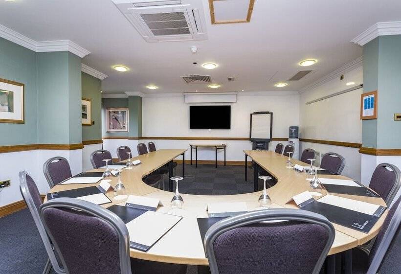 فندق The Moat House