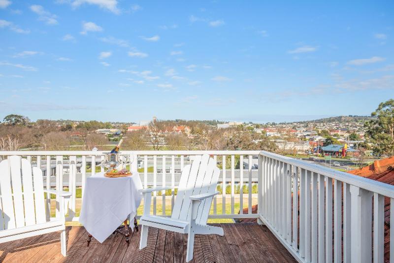 تختخواب و صبحانه Delgattie Estate