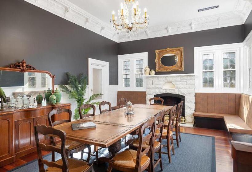 تختخواب و صبحانه Delgattie Estate