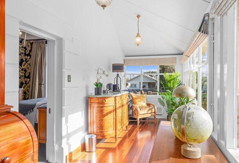 تختخواب و صبحانه Delgattie Estate