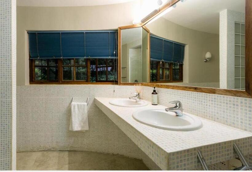 Crestwood Bed & Breakfast