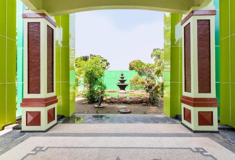 בית מלון כפרי Oyo 3452 Esemka  Residences Syariah