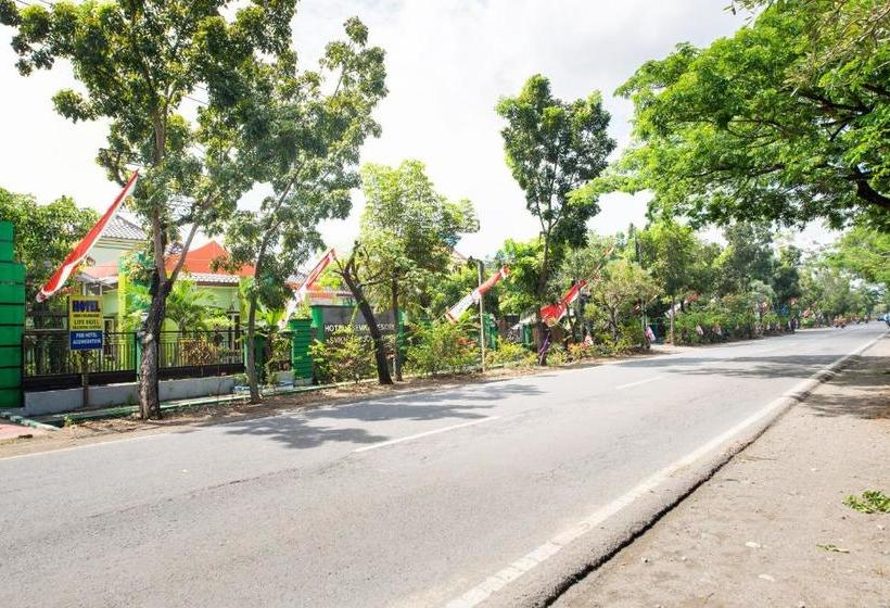 בית מלון כפרי Oyo 3452 Esemka  Residences Syariah