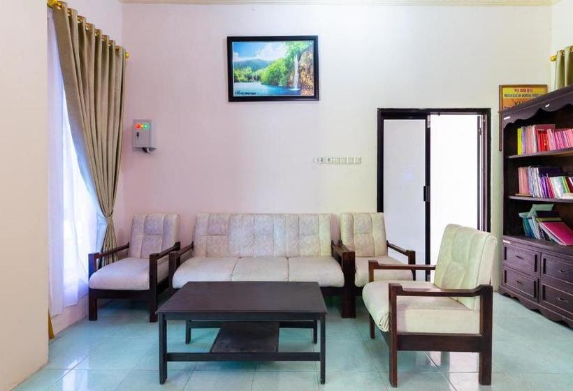 בית מלון כפרי Oyo 3452 Esemka  Residences Syariah