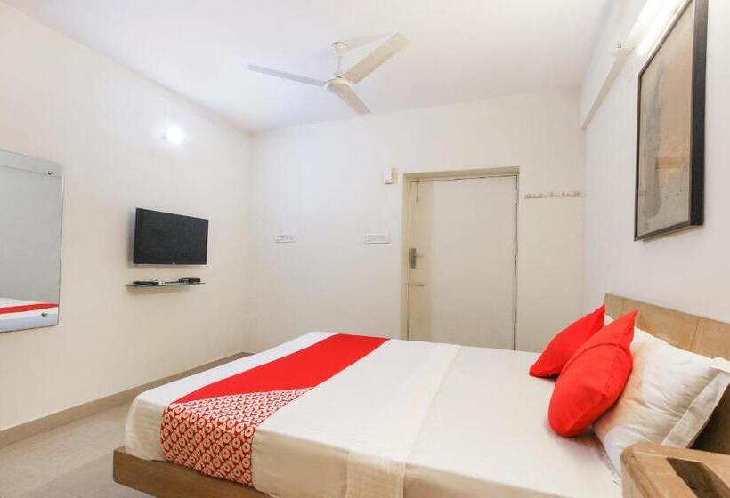 هتل Oyo 70824 Montieth Nest