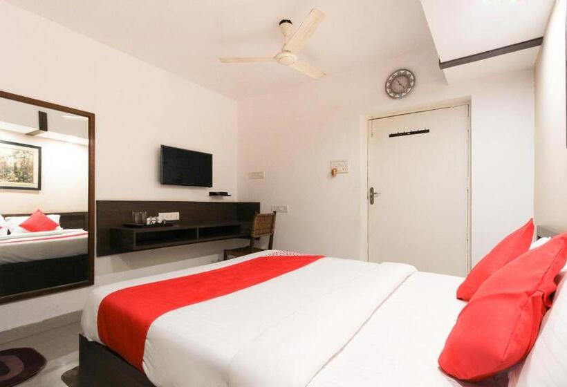 هتل Oyo 70824 Montieth Nest